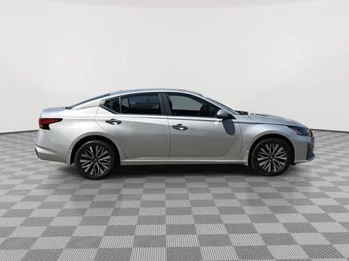 Certified 2023 Nissan Altima 2.5 SV AWD/4WD image 2
