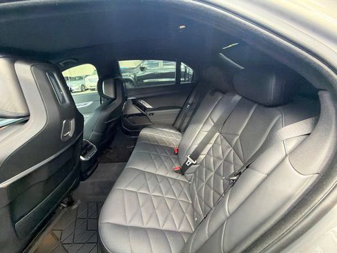 Used 2023 BMW 740i w/ Parking Assistance Package RWD image 8