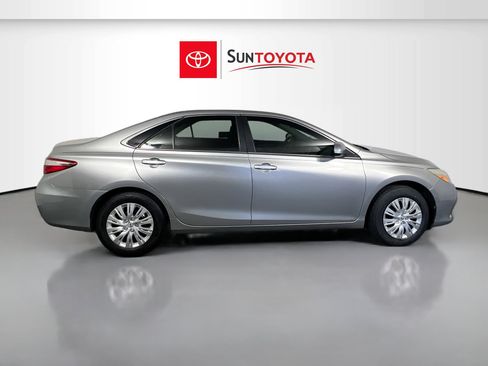 Used 2015 Toyota Camry LE FWD image 2