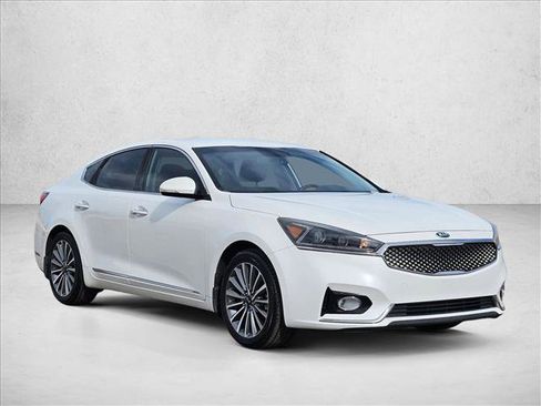 Used 2017 Kia Cadenza Premium w/ Luxury Package image 3