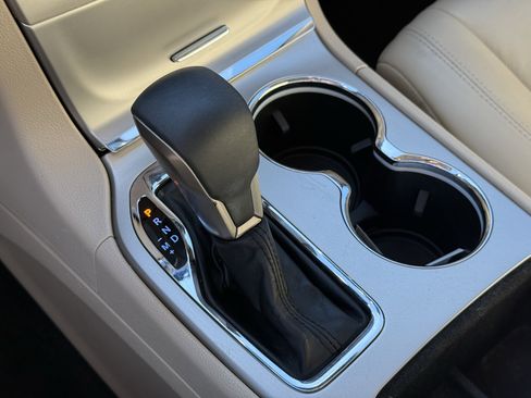 Used 2017 Jeep Grand Cherokee Limited image 23