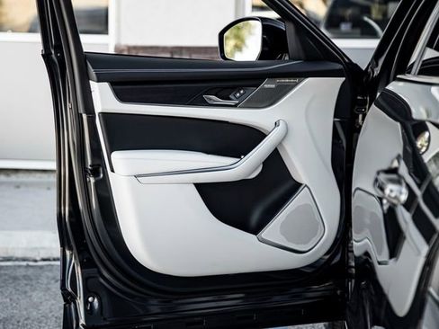 New 2025 Jaguar F-PACE R-Dynamic S image 12