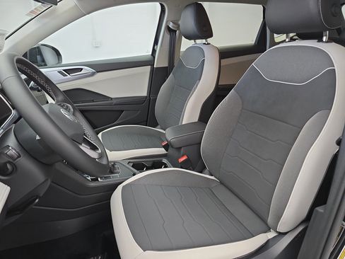 New 2026 Volkswagen Taos SE FWD image 14