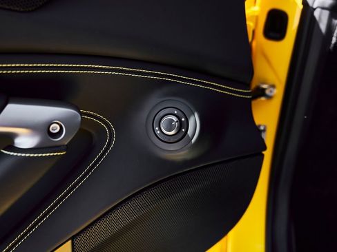 Used 2021 Ferrari F8 Tributo image 39