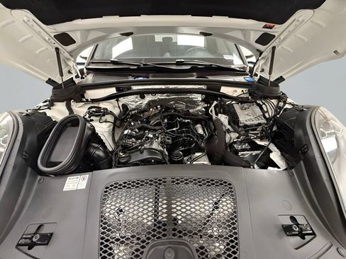 Used 2020 Porsche Macan AWD/4WD image 23