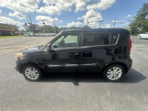 Used 2013 Kia Soul + FWD image 4