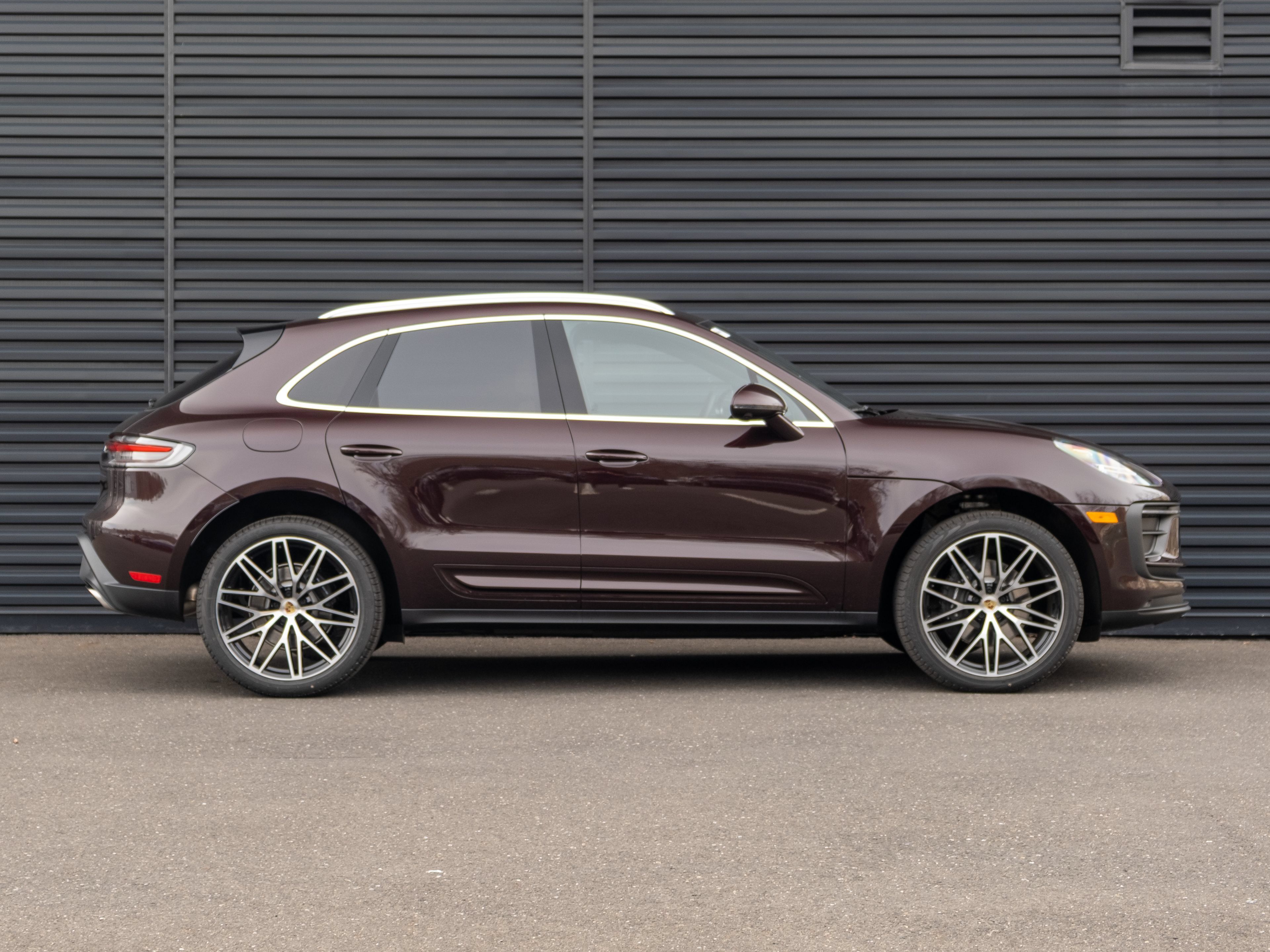 Certified 2026 Porsche Macan AWD/4WD image 9