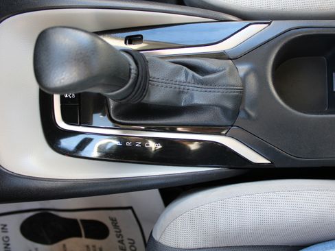 Used 2025 Toyota Corolla LE image 34