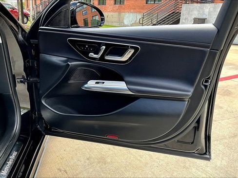 Used 2025 Mercedes-Benz E 350 Sedan image 26