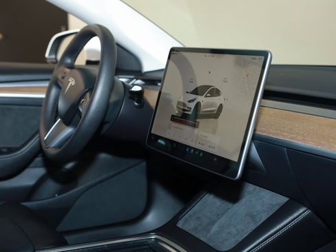 Used 2021 Tesla Model 3 Standard Range Plus image 18