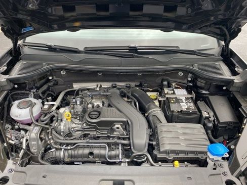 New 2024 Volkswagen Taos SE image 75