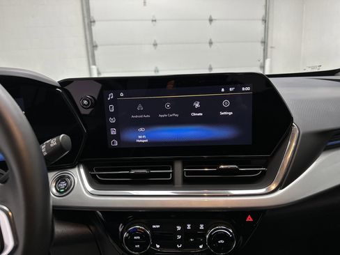 Used 2025 Chevrolet Trax LT w/ LT Convenience Package FWD image 26