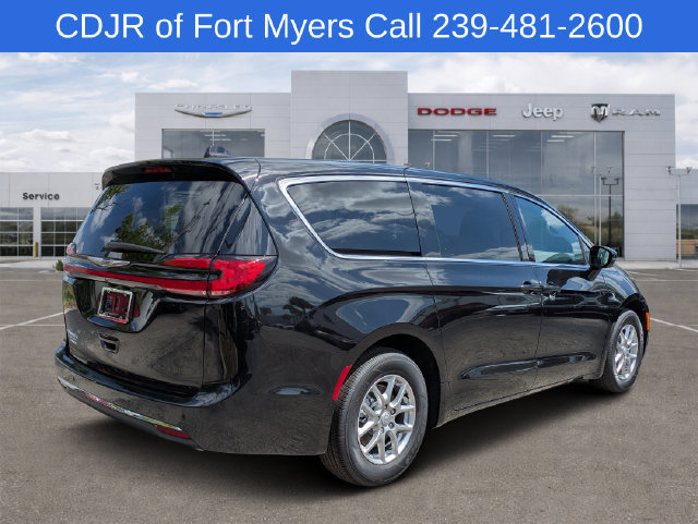 New 2026 Chrysler Pacifica Select FWD image 3