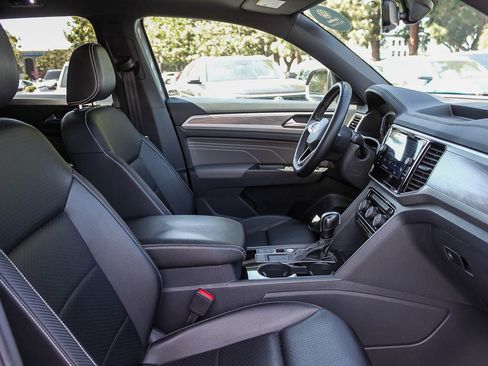 Certified 2022 Volkswagen Atlas Cross Sport SE image 15