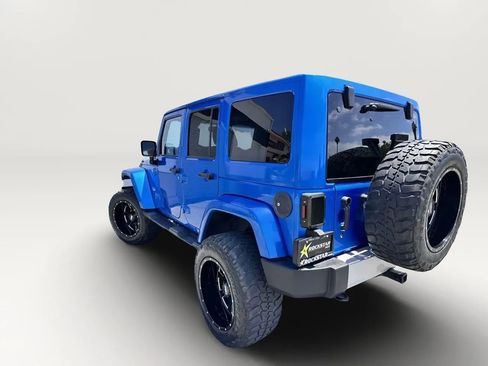 Used 2015 Jeep Wrangler Unlimited Sahara w/ Connectivity Group AWD/4WD image 12
