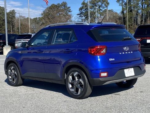 Used 2023 Hyundai Venue SEL w/ Cargo Package image 6