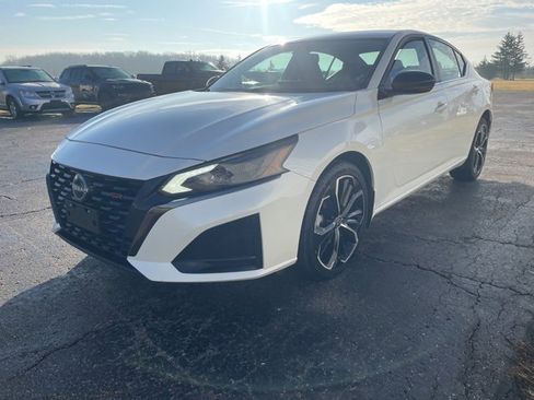 Used 2024 Nissan Altima 2.5 SR image 7