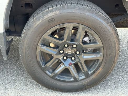 Used 2024 Chevrolet Silverado 1500 Custom w/ LPO, Dark Essentials Package AWD/4WD image 14