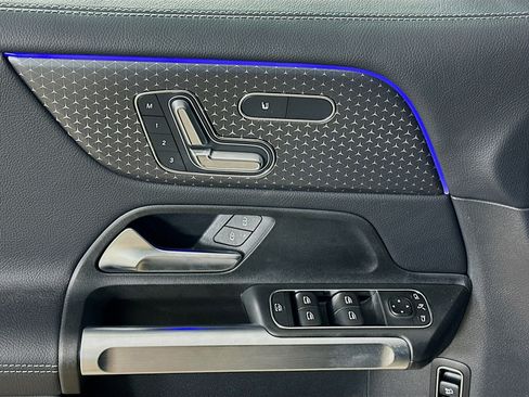 Certified 2025 Mercedes-Benz GLB 250 4MATIC image 23