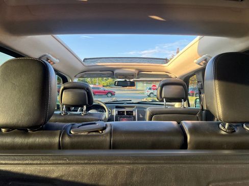 Used 2012 Jeep Liberty Limited Jet w/ Comfort/Convenience Group image 16