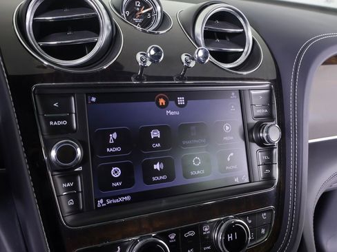 Used 2019 Bentley Bentayga image 18