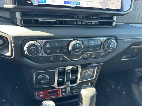 New 2026 Jeep Gladiator Rubicon AWD/4WD image 26