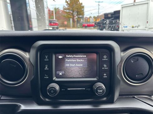 Used 2018 Jeep Wrangler Unlimited Sport image 24