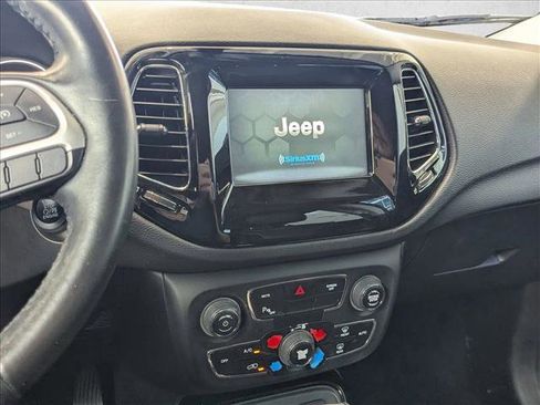 Used 2019 Jeep Compass Latitude FWD image 10