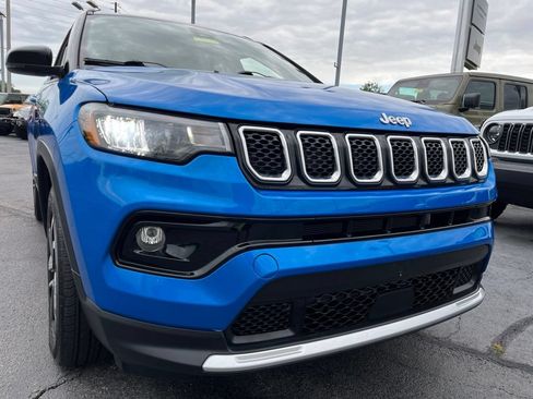 Used 2023 Jeep Compass Limited AWD/4WD image 31