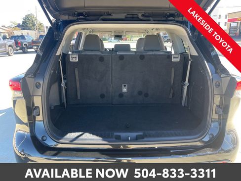 Used 2023 Toyota Highlander L image 14