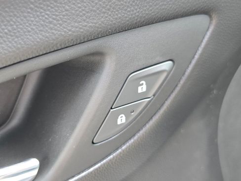 Used 2018 Chevrolet Equinox LT w/ LPO, Hit The Road Package AWD/4WD image 34