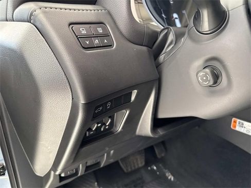 Certified 2025 Lexus LX 600 4WD w/ Appearance Package image 29