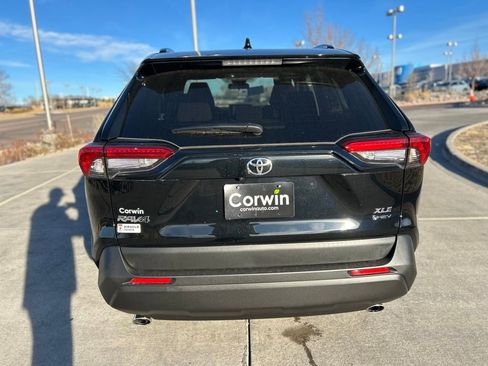 Used 2025 Toyota RAV4 XLE image 9