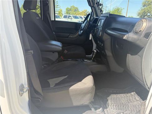 Used 2018 Jeep Wrangler Unlimited Sport AWD/4WD image 25
