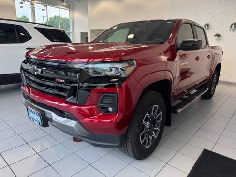 Used 2024 Chevrolet Colorado Z71 w/ Z71 Convenience Package 2 AWD/4WD image 35