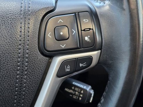 Used 2017 Toyota Highlander Limited image 18