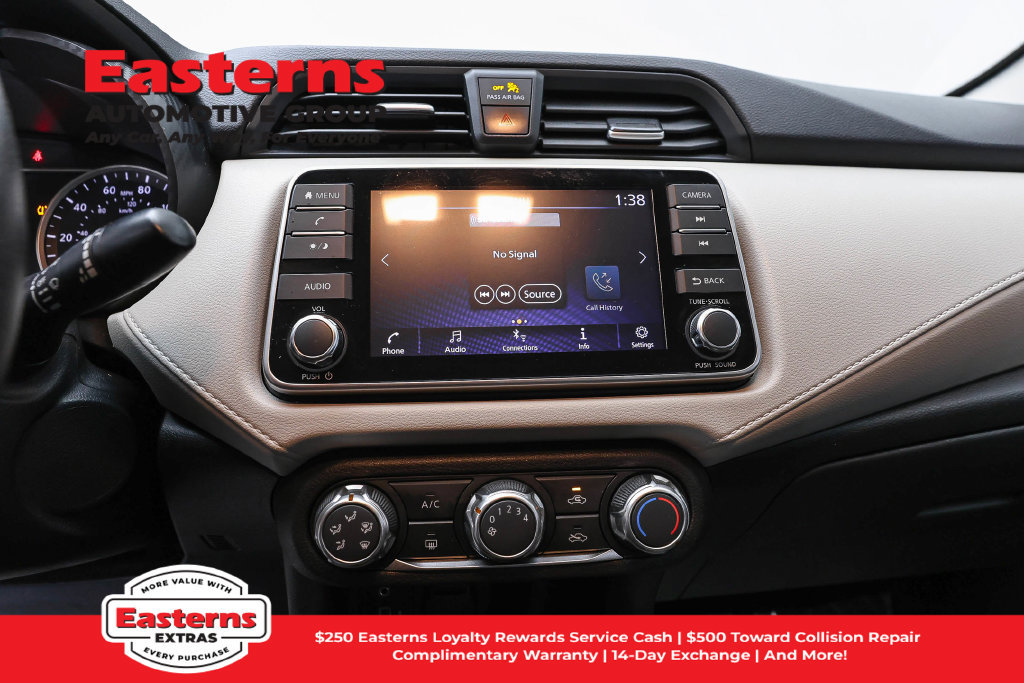 Used 2022 Nissan Versa SV FWD image 13