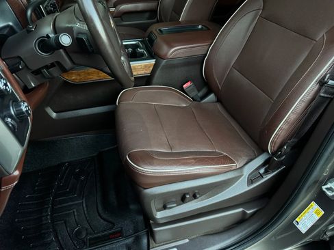 Used 2015 Chevrolet Silverado 1500 High Country w/ High Country Premium Package AWD/4WD image 19