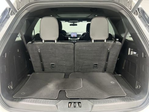 Used 2020 Ford Explorer XLT w/ Equipment Group 202A AWD/4WD image 25