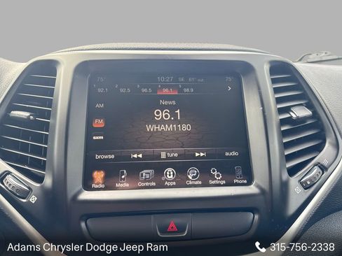 Used 2018 Jeep Cherokee Latitude Plus w/ Comfort/Convenience Group AWD/4WD image 17