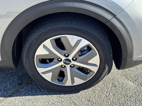 Used 2022 Kia Niro EX image 12