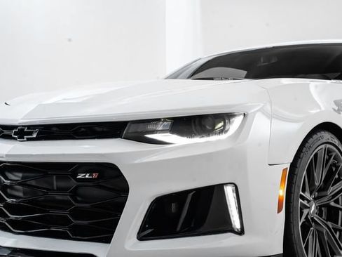 Used 2018 Chevrolet Camaro ZL1 RWD image 16