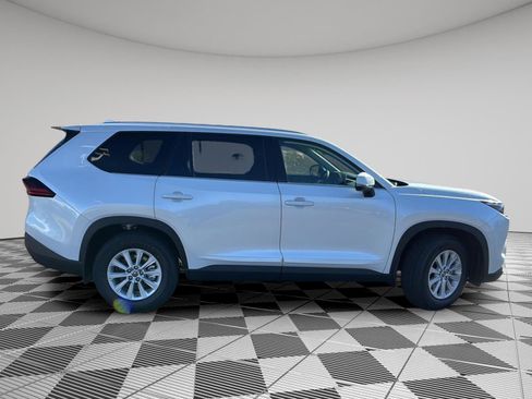 New 2026 Toyota Grand Highlander XLE image 21