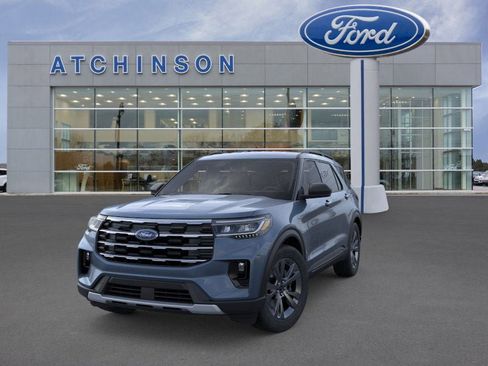 Used 2026 Ford Explorer Active w/ Active Comfort Package AWD/4WD image 2