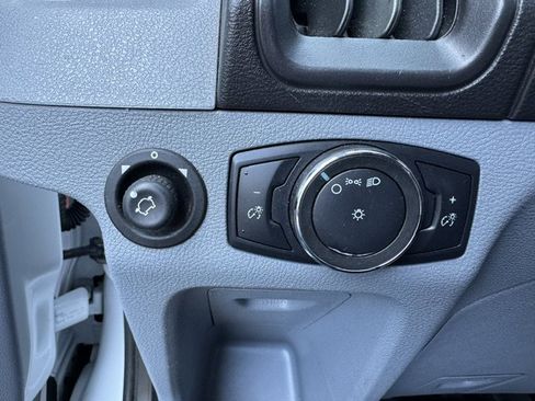 Used 2019 Ford Transit 250 148 Medium Roof RWD image 14