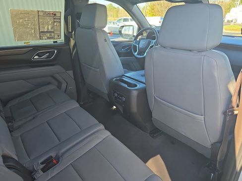Used 2023 Chevrolet Suburban LT image 12