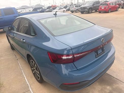Used 2026 Volkswagen Jetta SE FWD image 6