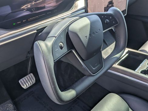 Used 2023 Tesla Model X image 16