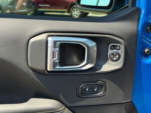 Used 2023 Jeep Gladiator Overland image 15