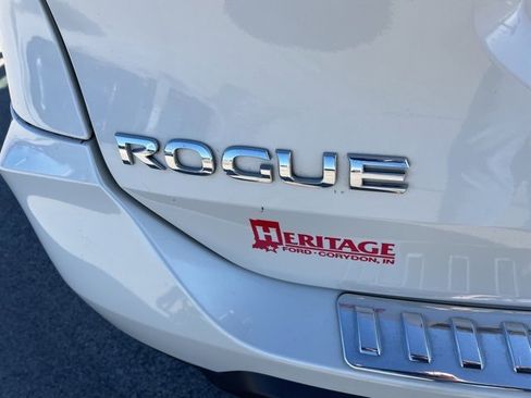 Used 2018 Nissan Rogue SV w/ Premium Package image 8